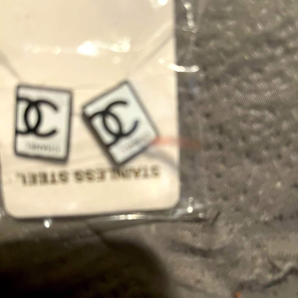 Jewelry earrings Beautiful white and black